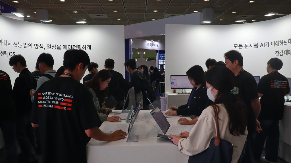 AI FESTA Hancom Booth On-site Photo 1